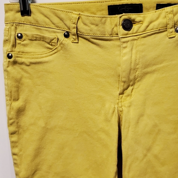 12/$30 π yellow capris from simpson - Picture 2 of 8